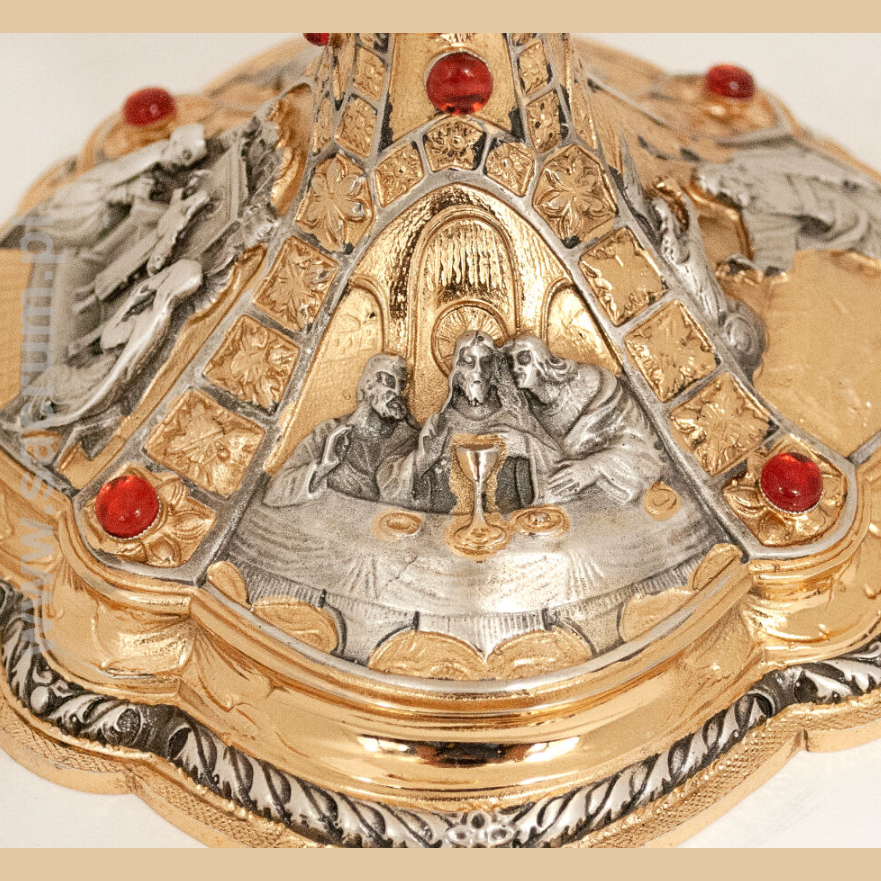 Vergoldeter, reich verzierter Kelch mit Steinen 23,5 cm – KSCM-012