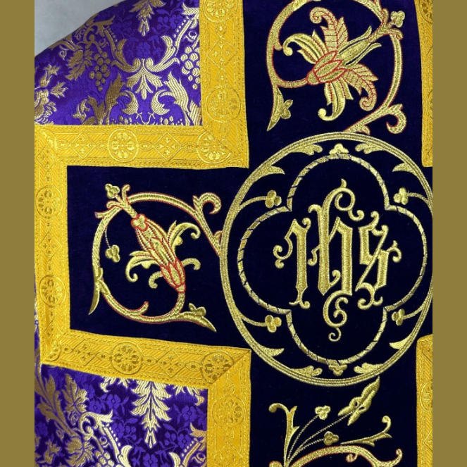 Römisches Messgewand mit Kreuz, Violett