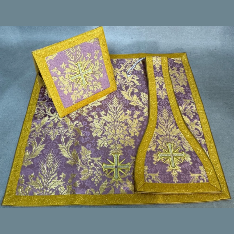 Römisches Messgewand mit Kreuz, rosa-violett