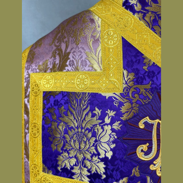Römisches Messgewand mit Kreuz, rosa-violett