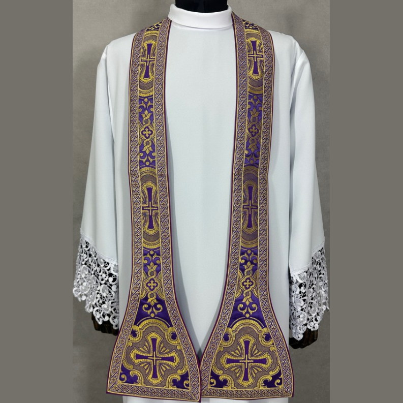 Römisches Messgewand mit Kreuz, violett