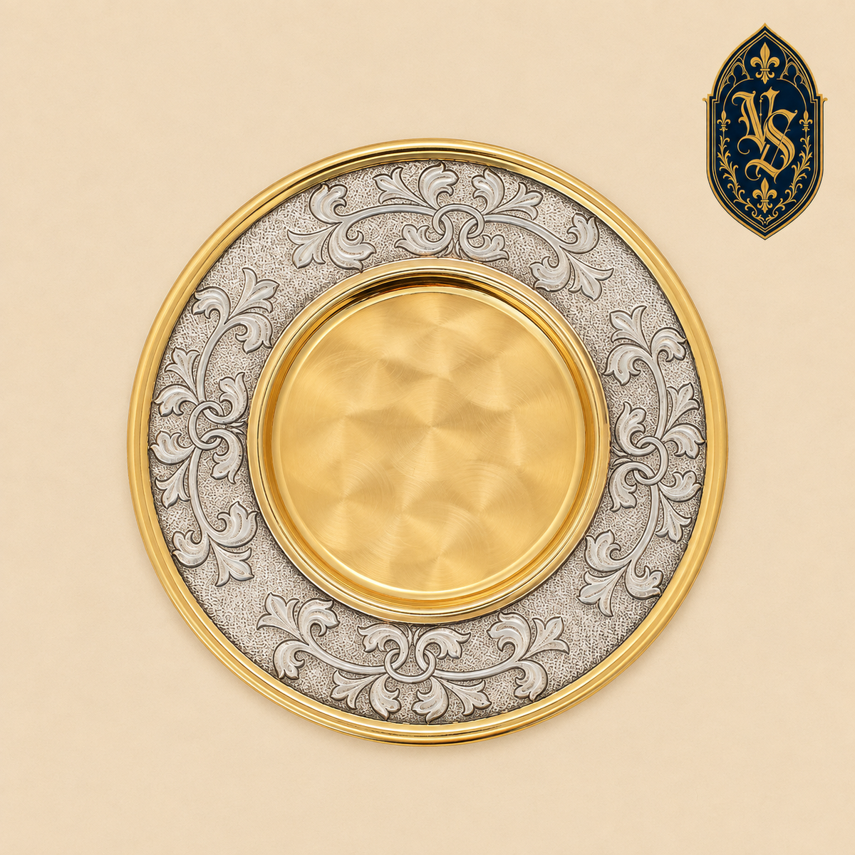 Vergoldete liturgische Patene mit Pflanzenornament – 15 cm – PSCM-017